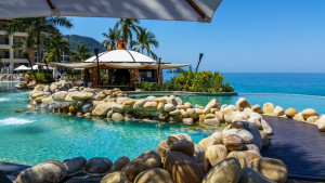 Snack bar & Infinity Pools La Garza Blanca Preserve