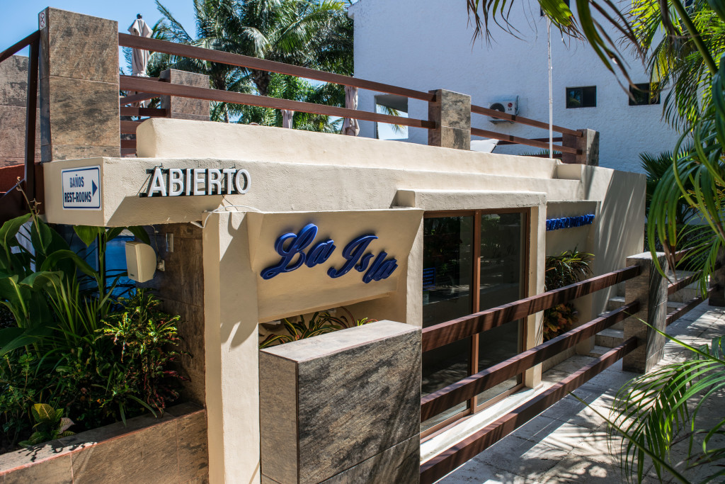 La Isla restaurant at Sina Suites