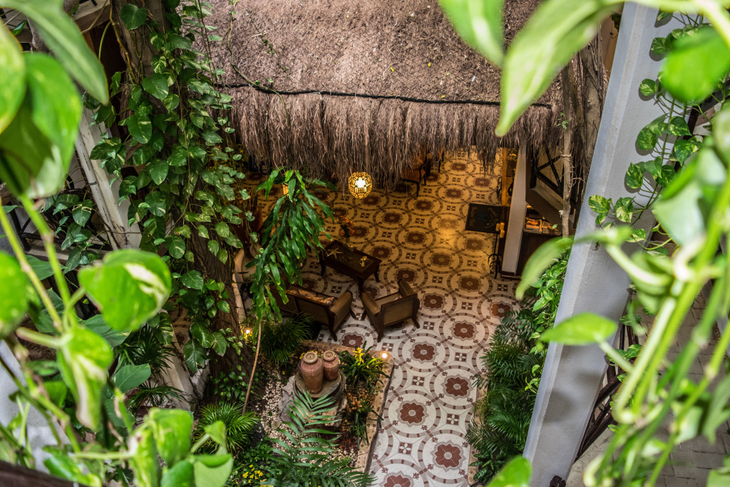 fountain and greenery at Posada Mariposa