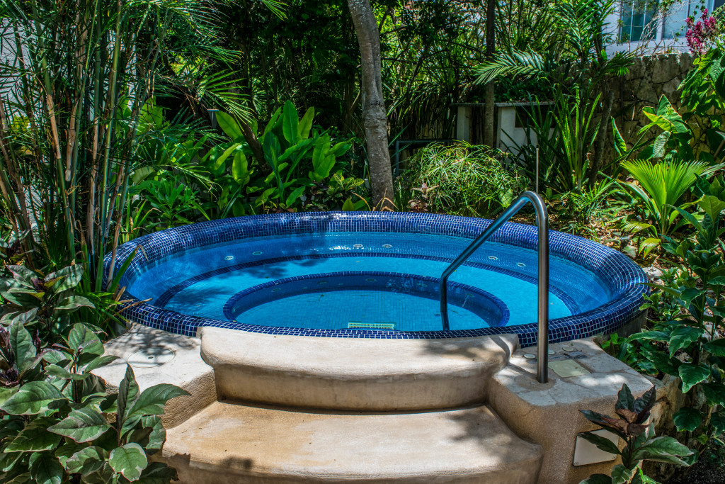 outdoor jacuzzi