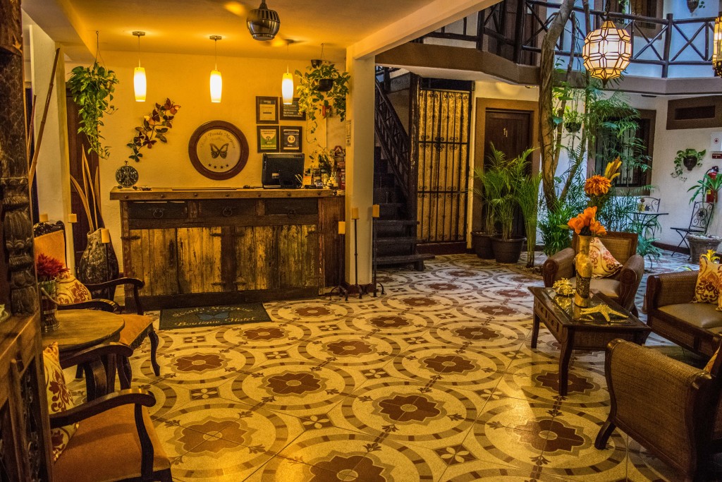 Hotel Posada Mariposa reception desk