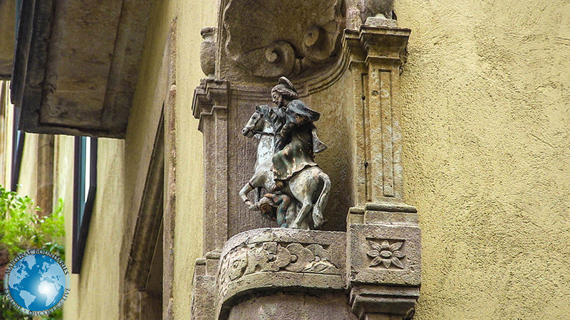 Building Statue in Barcelona