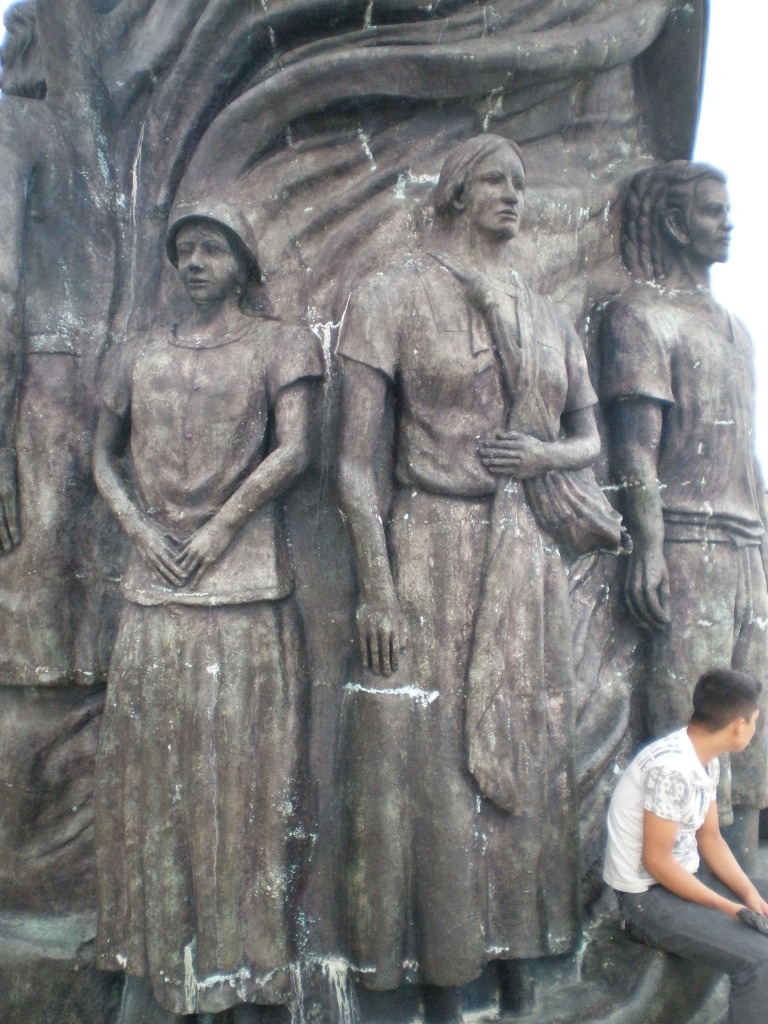 statues