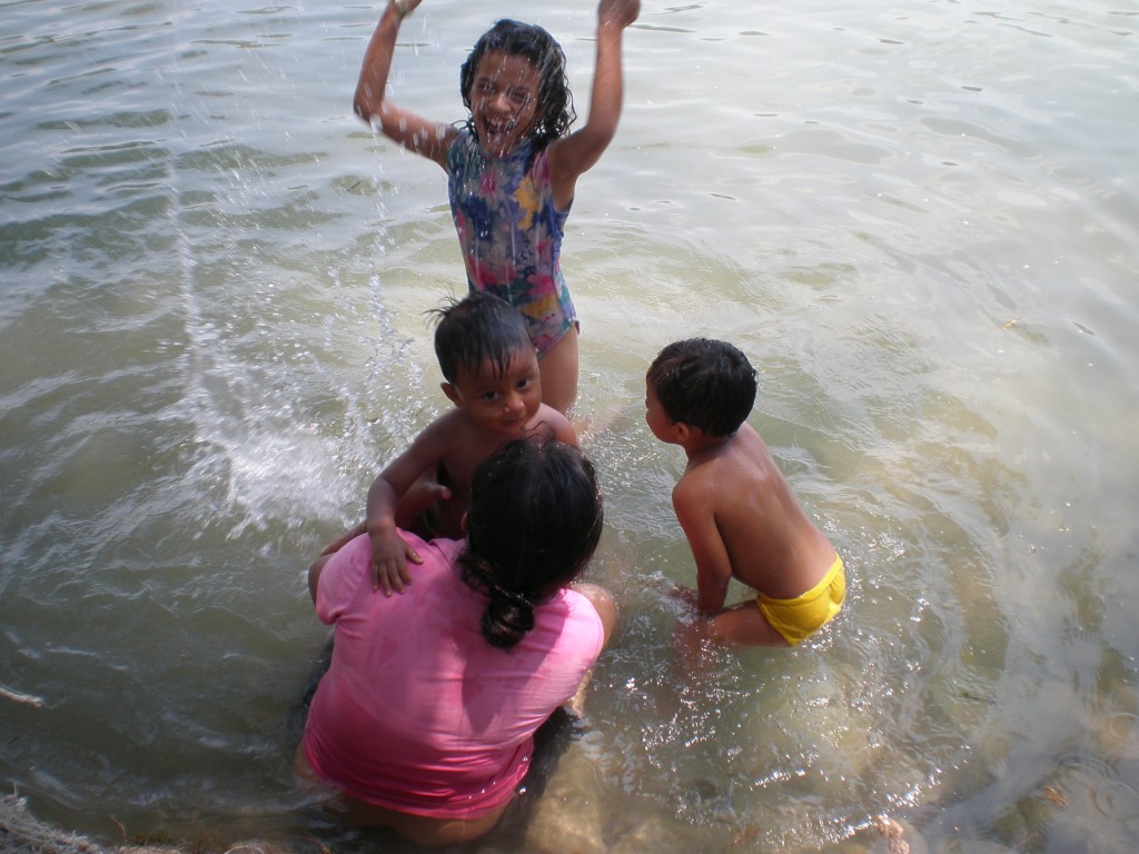 Kids at the Cascadas Reformas