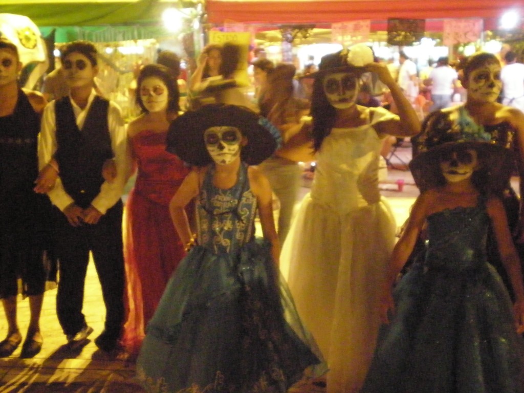 Kids with Catrina makeup in Cancun